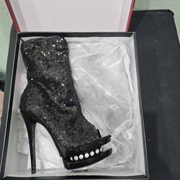 Boot - Picture 3 of 3